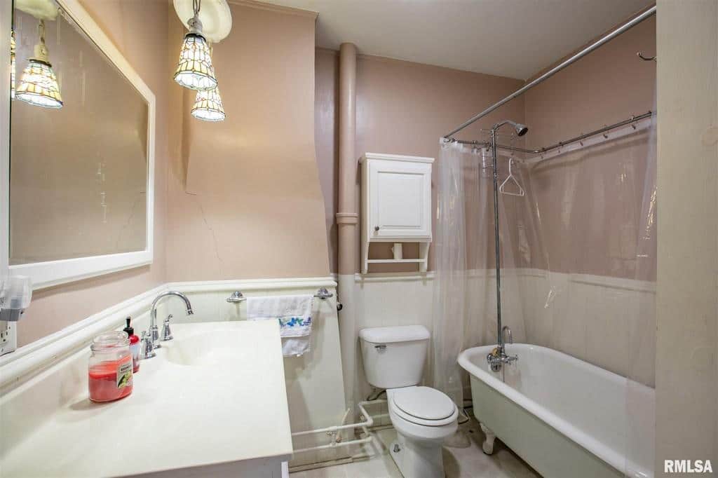 811x
