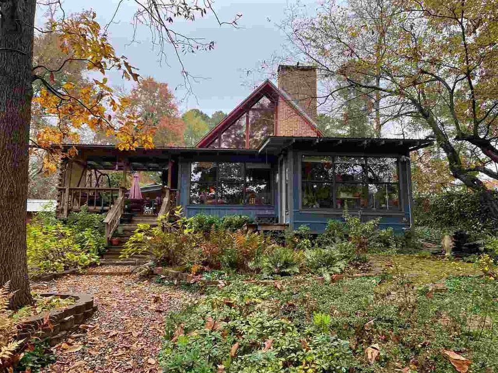 lake house for sale