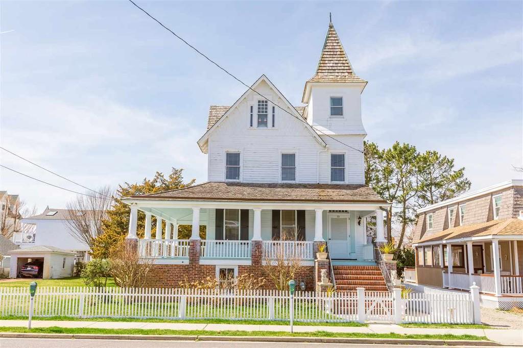 Queen Anne Victorian home for sale