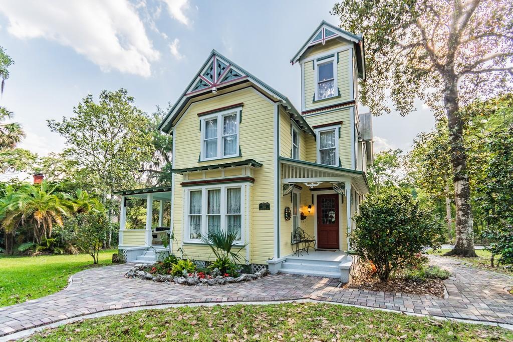 Queen Anne Victorian home for sale