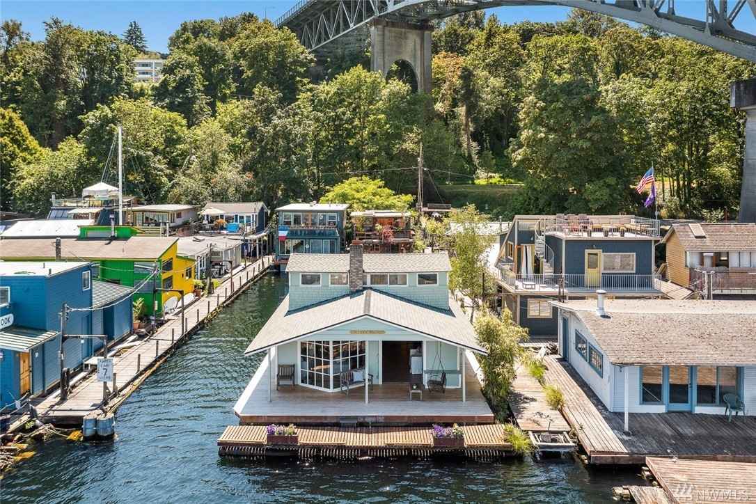 houseboat for sale