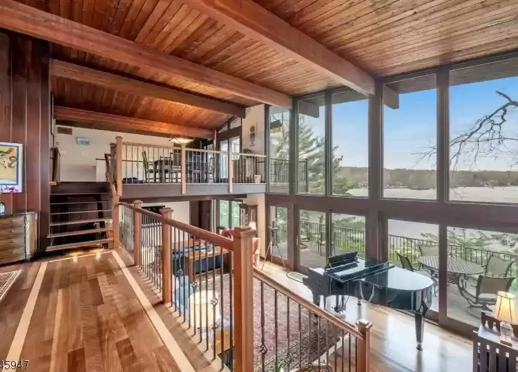 lake house for sale