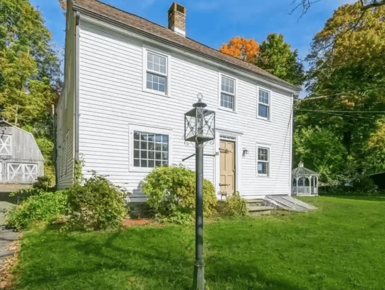 New England colonial