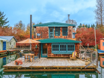 floating house
