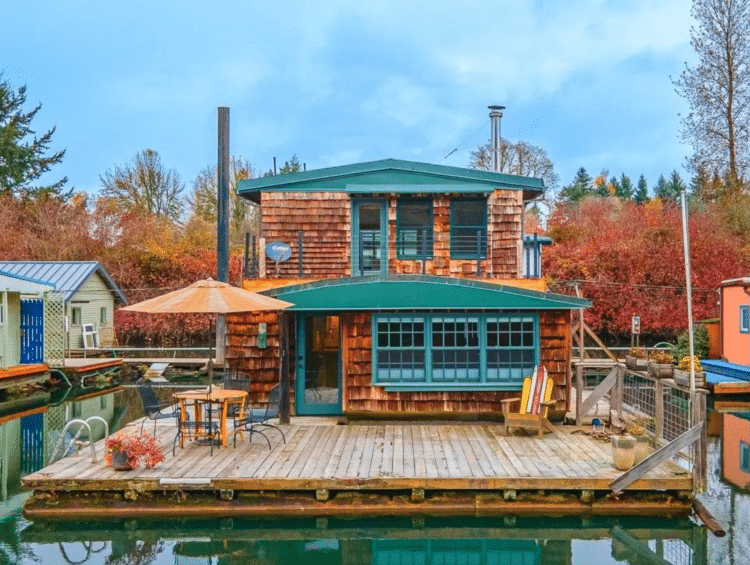 floating house