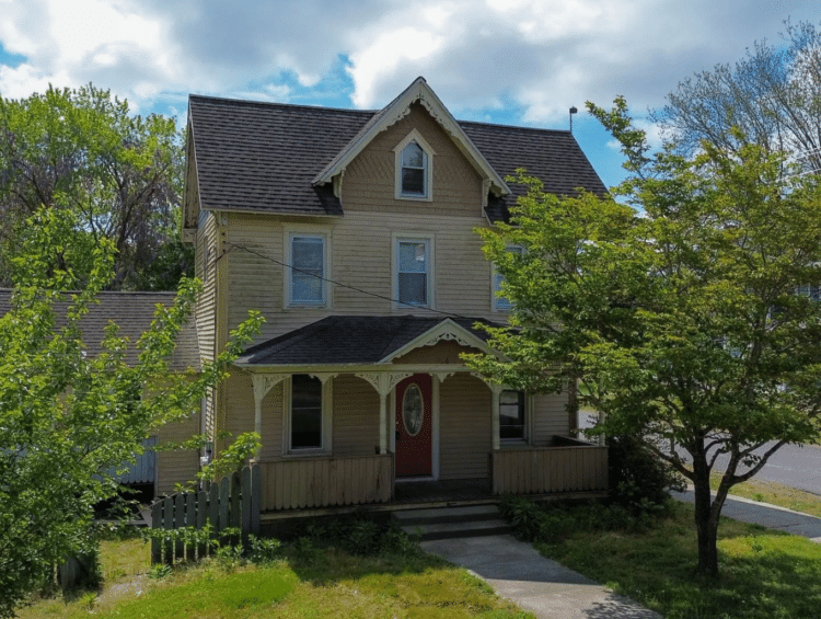 Delaware handyman special for sale