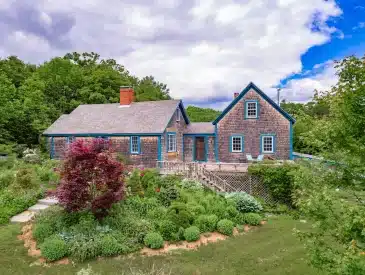maine cape cod style-home