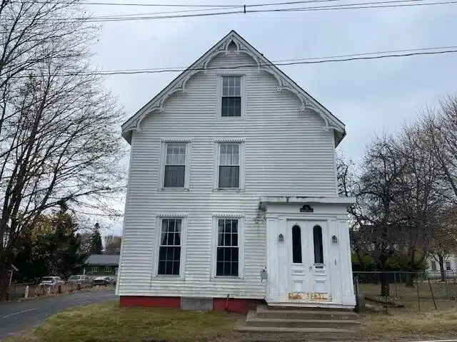 maine fixer upper