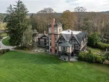 New York Elizabeth style manor