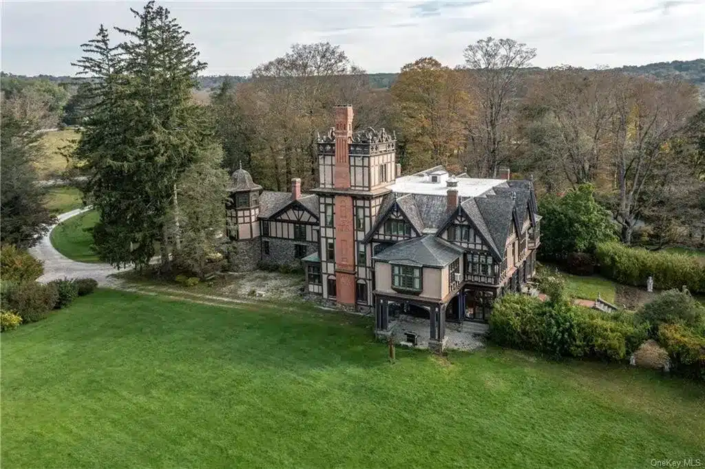 New York Elizabeth style manor
