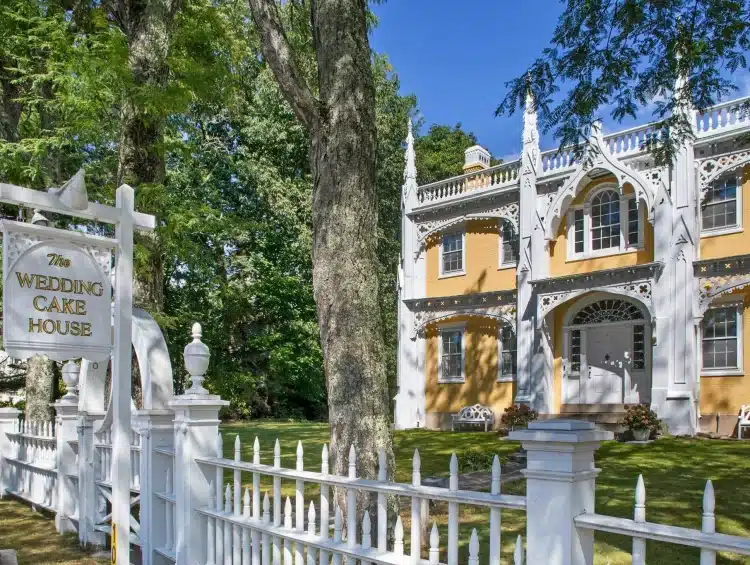 wedding cake house