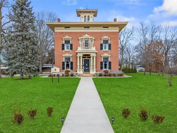 Illinois Villa Dewolf