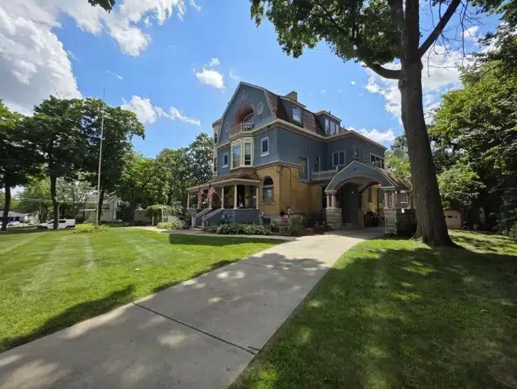 illinois Queen Anne