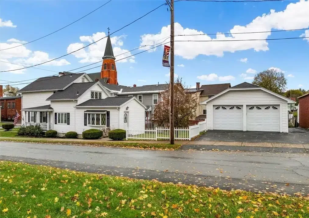 New York colonial style home