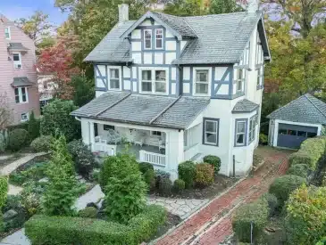 New York tudor revival