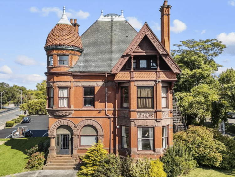 Queen Anne victorian