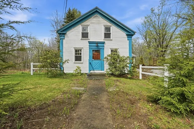 massachusetts farmhouse