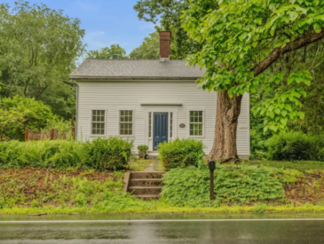 connecticut colonial revival